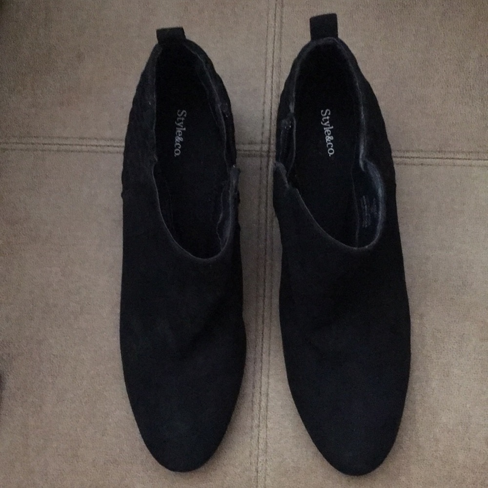 Like new suede black ankle boots